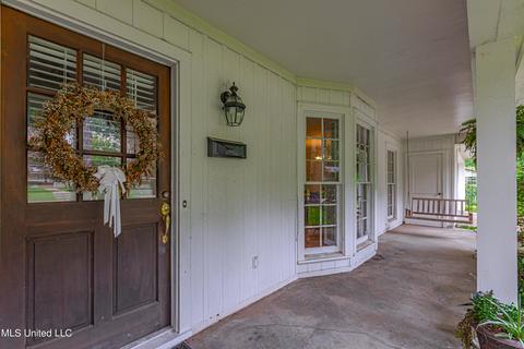 944 Briarwood Dr, Jackson, MS 39211 photo 2