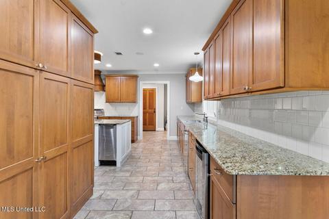 3835 Hawthorne Dr, Jackson, MS 39206 photo 10