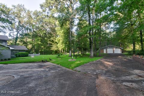 135 Stratford Dr, Jackson, MS 39212 photo 4