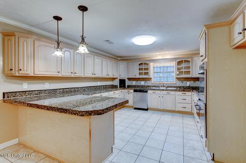 135 Stratford Dr, Jackson, MS 39212 photo 10