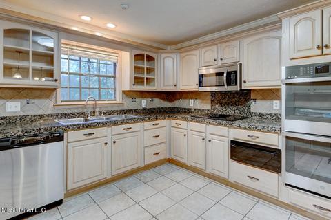 135 Stratford Dr, Jackson, MS 39212 photo 11