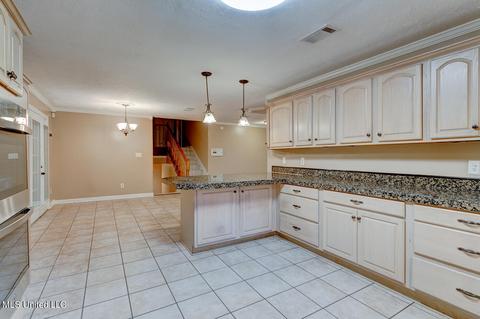 135 Stratford Dr, Jackson, MS 39212 photo 12