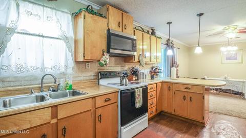 4901 Glaude St, Moss Point, MS 39563 photo 7