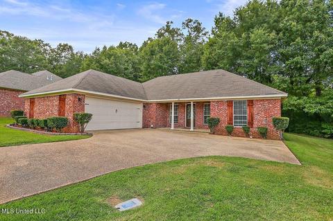 355 Greystone Pointe, Terry, MS 39170 photo 2