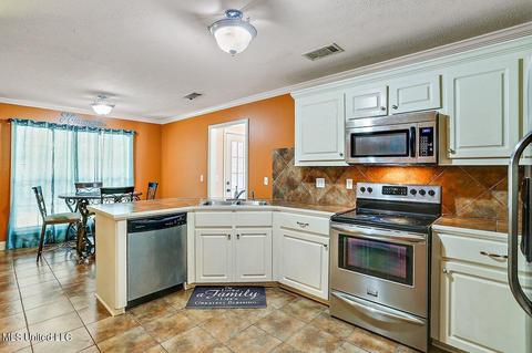 355 Greystone Pointe, Terry, MS 39170 photo 8