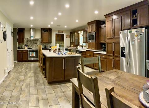 106 Amanda Ave, Florence, MS 39073 photo 1