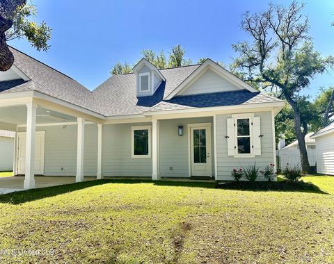 414 Ulman Ave, Bay Saint Louis, MS 39520