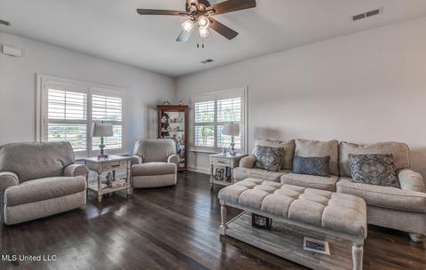 4940 E Margarette Cir, Olive Branch, MS 38654 photo 6