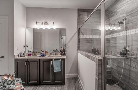 4940 E Margarette Cir, Olive Branch, MS 38654 photo 16