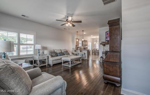 4940 E Margarette Cir, Olive Branch, MS 38654 photo 4