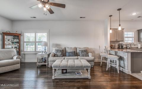 4940 E Margarette Cir, Olive Branch, MS 38654 photo 9
