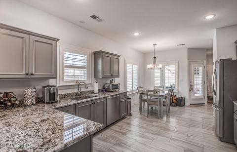 4940 E Margarette Cir, Olive Branch, MS 38654 photo 11