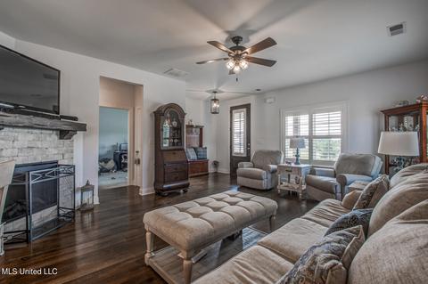 4940 E Margarette Cir, Olive Branch, MS 38654 photo 7