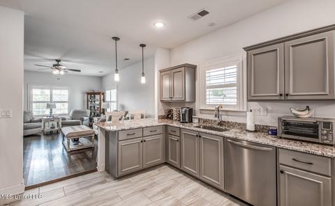 4940 E Margarette Cir, Olive Branch, MS 38654 photo 13