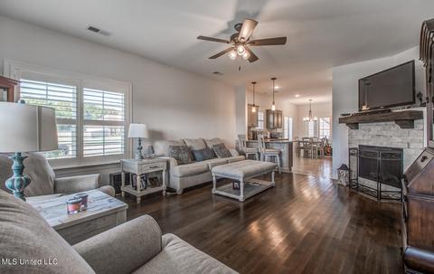 4940 E Margarette Cir, Olive Branch, MS 38654 photo 5