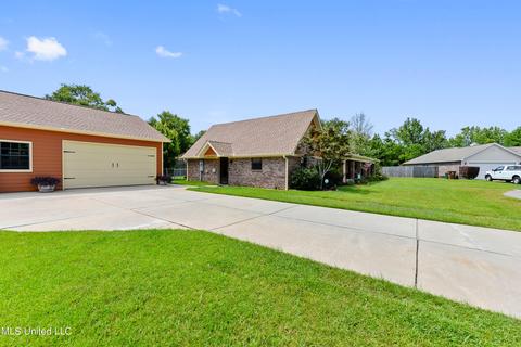 10086 Bald Eagle Dr, Biloxi, MS 39532 photo 1