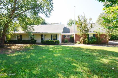 1895 Oak Crest Rd, Hernando, MS 38632 photo 1
