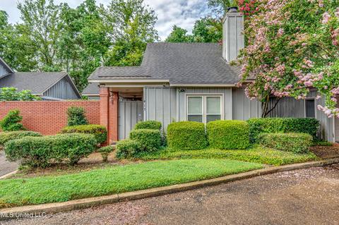 417 River Pl, Jackson, MS 39211 photo 1