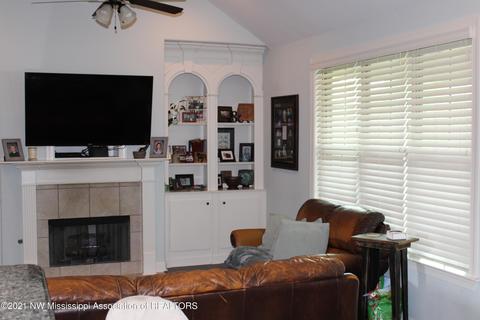 1203 Heritage Lake Dr, Hernando, MS 38632 photo 6