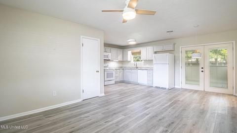 312 Gates Ave, Long Beach, MS 39560 photo 2