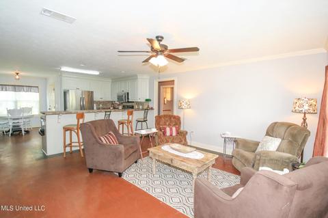 207 E Laurel Ave, Mendenhall, MS 39114 photo 4