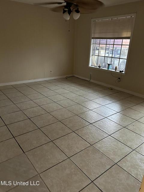 4025 Nancy St, Moss Point, MS 39563 photo 2