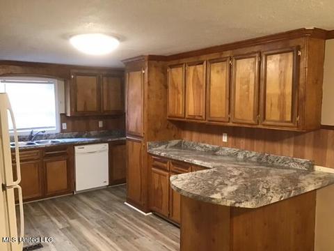 111 Charles Pl, Florence, MS 39073 photo 4