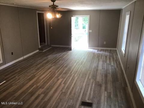 111 Charles Pl, Florence, MS 39073 photo 9