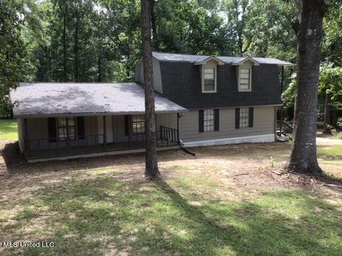 111 Charles Pl, Florence, MS 39073 photo 1