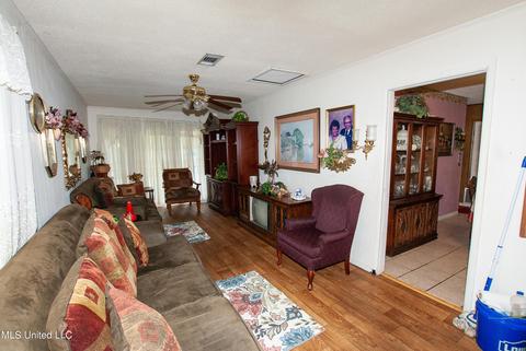 5601 Frederick St, Moss Point, MS 39563 photo 4