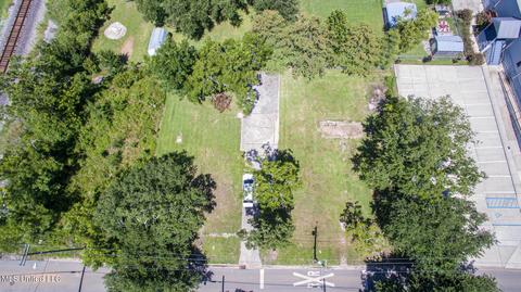 260 Clark Ave, Pass Christian, MS 39571
