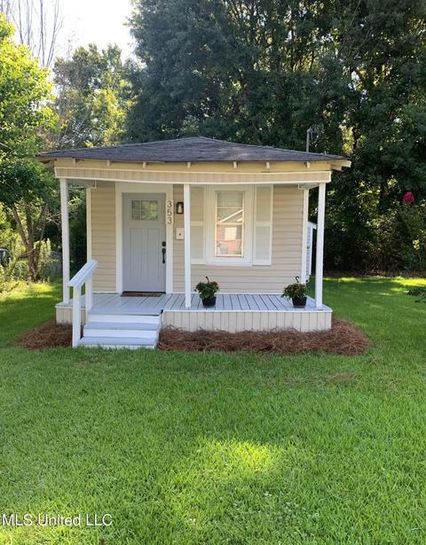 353 Walnut St, Canton, MS 39046 photo 2