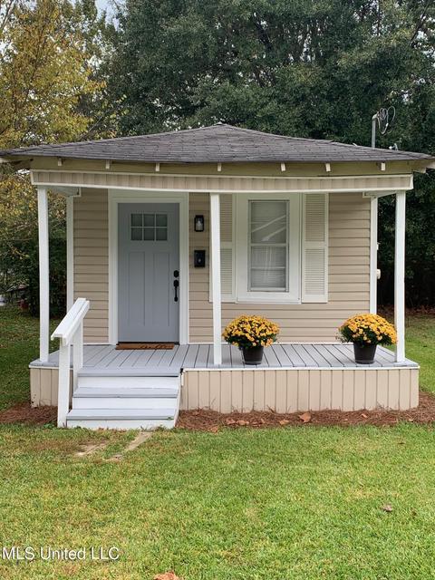353 Walnut St, Canton, MS 39046 photo 1