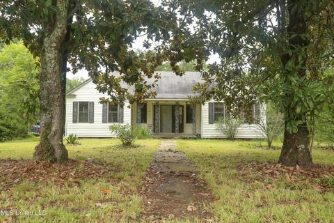 156 Jackson St, Hazlehurst, MS 39083 photo 2