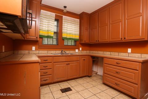 156 Jackson St, Hazlehurst, MS 39083 photo 8