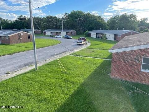 4901 Tanner St, Moss Point, MS 39563 photo 2