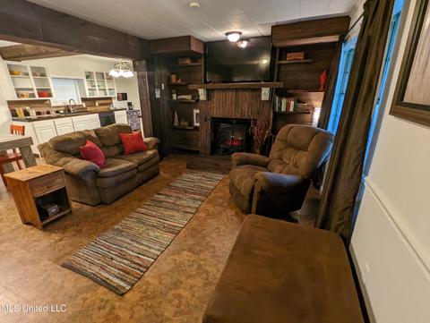 809 Roosevelt Street St, Forest, MS 39074 photo 3