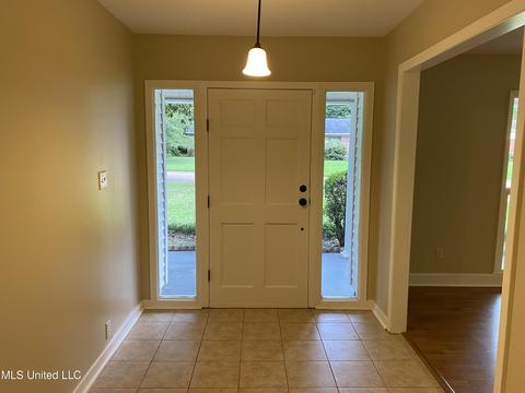1220 Summer Ln, Jackson, MS 39211 photo 2