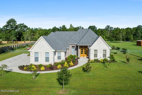 12205 E Pointe Dr, Picayune, MS 39466 photo 1