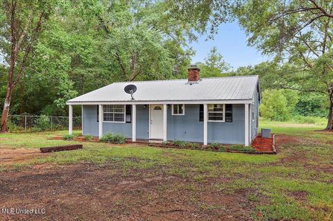1303 Hickory Ln, Terry, MS 39170 photo 2