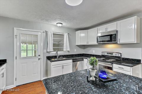 1303 Hickory Ln, Terry, MS 39170 photo 11