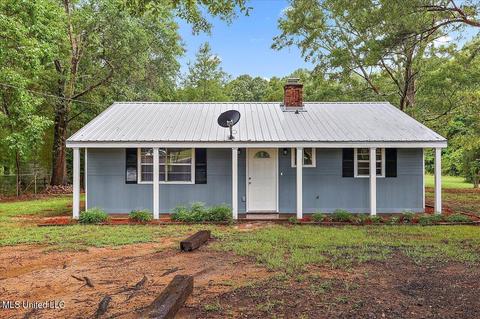 1303 Hickory Ln, Terry, MS 39170 photo 1