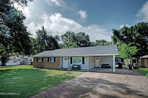 61 Lewis Ave, Rolling Fork, MS 39159 photo 2