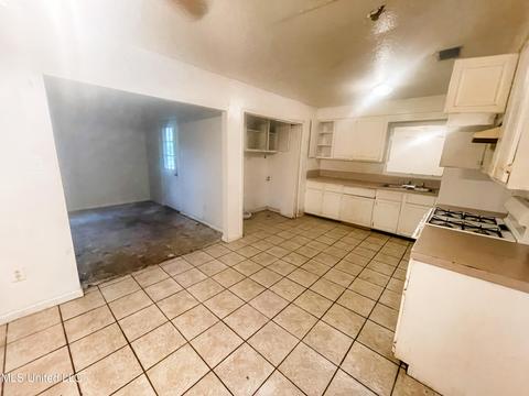 4100 Delmar Cir, Moss Point, MS 39563 photo 4