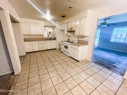 4100 Delmar Cir, Moss Point, MS 39563 photo 5