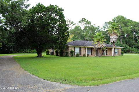 6917 Trehern St, Moss Point, MS 39563 photo 2