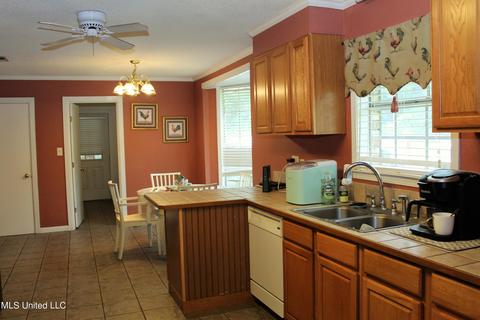 6917 Trehern St, Moss Point, MS 39563 photo 13