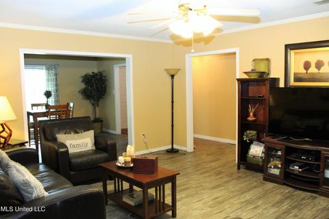 6917 Trehern St, Moss Point, MS 39563 photo 7
