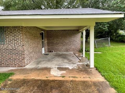 111 S Pine Ridge Dr, Forest, MS 39074 photo 3