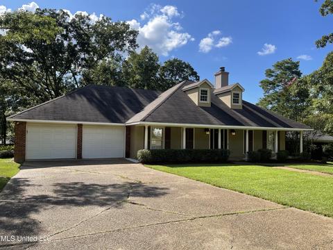 227 Boxwood Cir, Brandon, MS 39047
